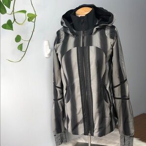 Lululemon Hooded That’s The Run  Track & Field Jacket Size 6